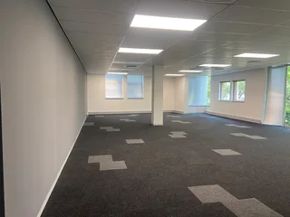 186 sqm Office To Let in Bryanston