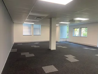 186 sqm Office To Let in Bryanston