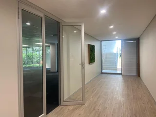 186 sqm Office To Let in Bryanston