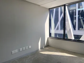 412 sqm Office To Let in Bryanston