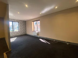 180 sqm Office To Let in Fourways