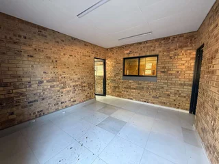 758 sqm Industrial property TO LET in Shakas Head