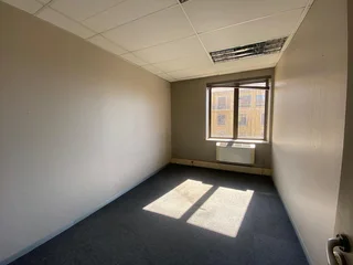 408 sqm Office To Let in Fourways