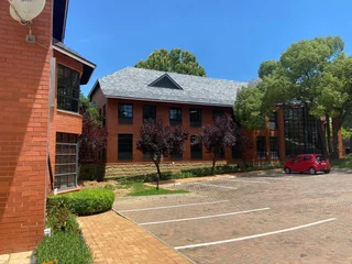 512 sqm Office To Let in Bryanston