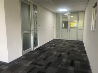 665 sqm Office To Let in Fourways