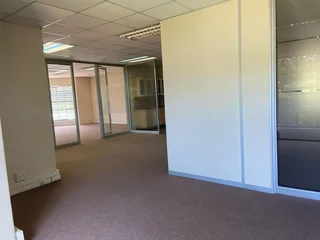 512 sqm Office To Let in Bryanston