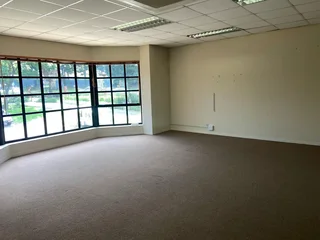 512 sqm Office To Let in Bryanston