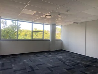 665 sqm Office To Let in Fourways