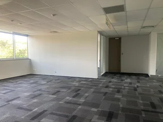 665 sqm Office To Let in Fourways