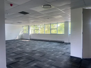 665 sqm Office To Let in Fourways