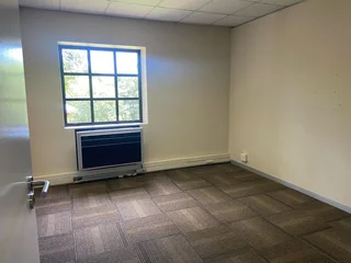 512 sqm Office To Let in Bryanston