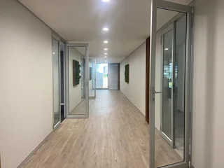 183 sqm Office To Let in Bryanston