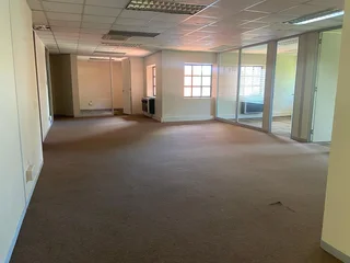 512 sqm Office To Let in Bryanston