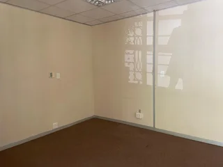 512 sqm Office To Let in Bryanston