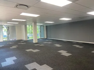 183 sqm Office To Let in Bryanston