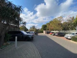 432 sqm Office To Let in Bryanston