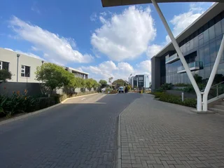 432 sqm Office To Let in Bryanston