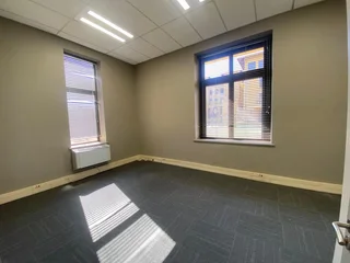 530 sqm Office To Let in Fourways