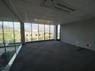 432 sqm Office To Let in Bryanston