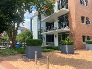658 sqm Office To Let in Bryanston