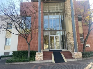220 sqm Office To Let in Fourways