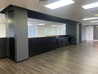 220 sqm Office To Let in Fourways