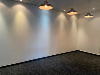 220 sqm Office To Let in Fourways