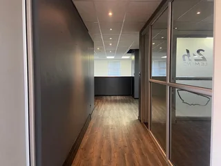 220 sqm Office To Let in Fourways