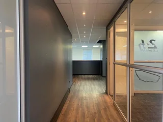 220 sqm Office To Let in Fourways