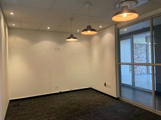 220 sqm Office To Let in Fourways