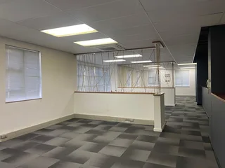 220 sqm Office To Let in Fourways
