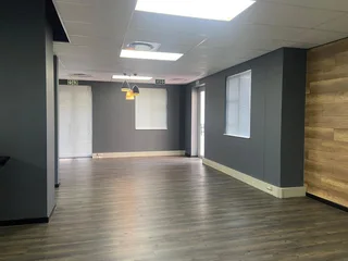 220 sqm Office To Let in Fourways