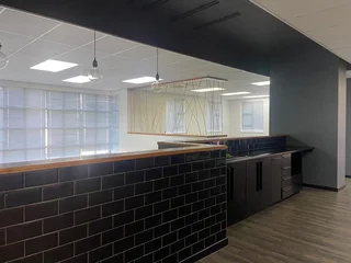 220 sqm Office To Let in Fourways