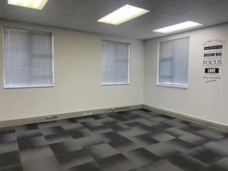 220 sqm Office To Let in Fourways