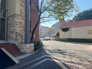 220 sqm Office To Let in Fourways