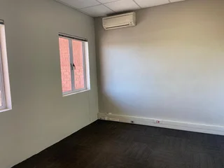 224 sqm Office To Let in Fourways