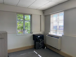 224 sqm Office To Let in Fourways