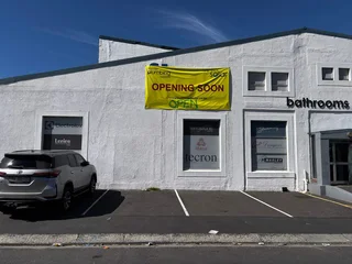 690m² Showroom and warehouse with yard area TO LET in Paarden Eiland