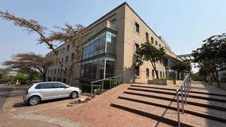 1161m² Office Space to Rent Woodmead