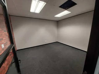 99 sqm office to Let in Bedfordview