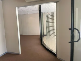 512 sqm Office To Let in Bryanston