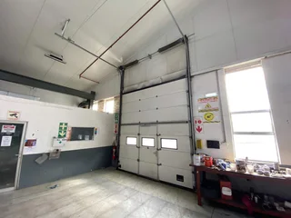 2700m2 Warehouse with 3000 AMPS POWER!!