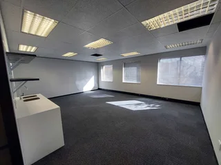 99 sqm office to Let in Bedfordview