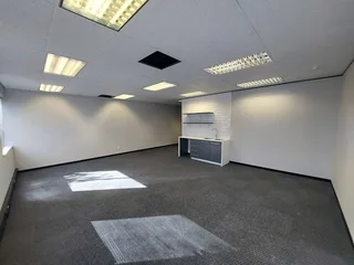 99 sqm office to Let in Bedfordview