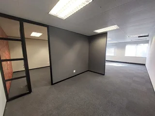 99 sqm office to Let in Bedfordview