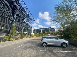 350 sqm Office To Let in Bryanston