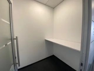 350 sqm Office To Let in Bryanston