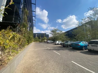 350 sqm Office To Let in Bryanston