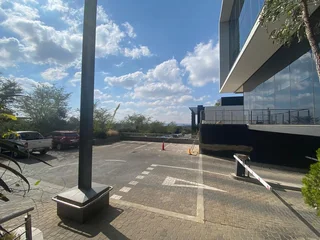 350 sqm Office To Let in Bryanston