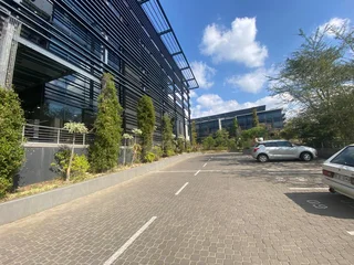 350 sqm Office To Let in Bryanston
